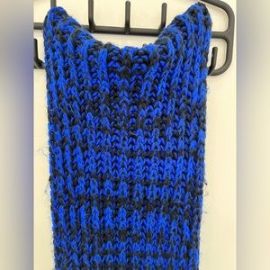 COPY - Zara knitted scarf black and blue